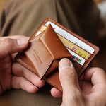 薄型ミニ財布“Wedge”と合わせるとよりミニマムに使って頂けます。
