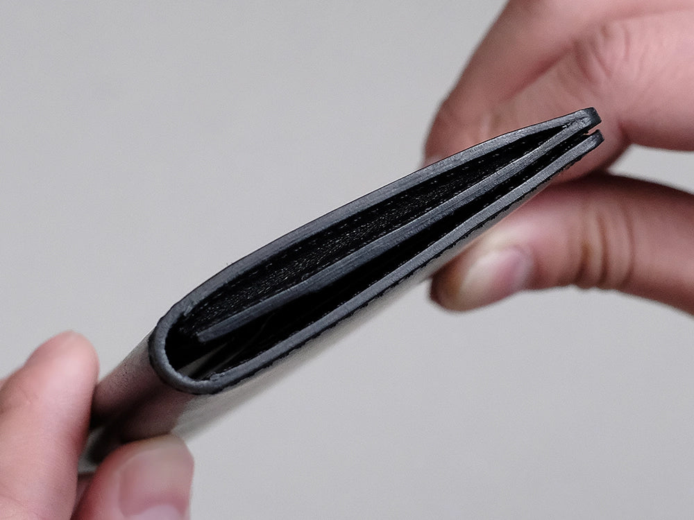 厚み1～1.5cmのスリムな設計