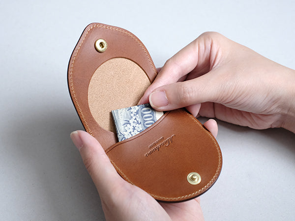 スマート決済が増えた時代だからこそ、いざという時(駐車場や自動販売機)のお札を一枚忍ばせておくと、急遽、現金が必要な時に便利です。