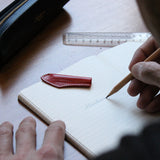 メモ書きや走り書きに最適な鉛筆の使用時に、あるととても便利なアイテムです。