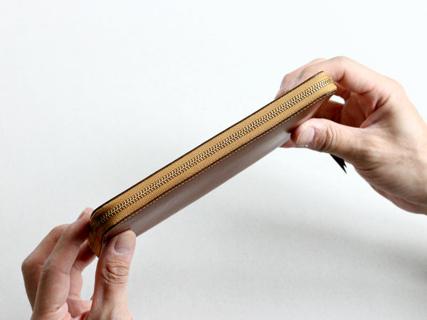 スマートな使用感にする為に、厚みを薄くして製作しています。